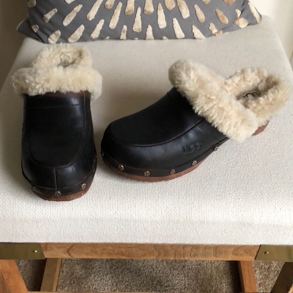 Ugg Australia size 4  S/N 5216 Kalie Brown Clogs